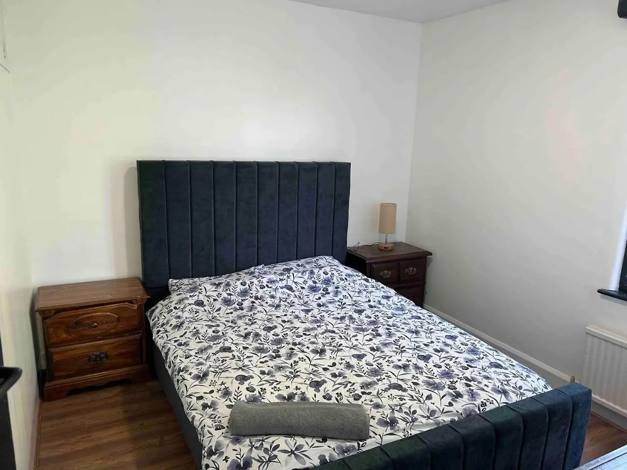 Sleeps 8 Thamefront Gem W Petsok Free Parking Villa Staines-upon-Thames United Kingdom