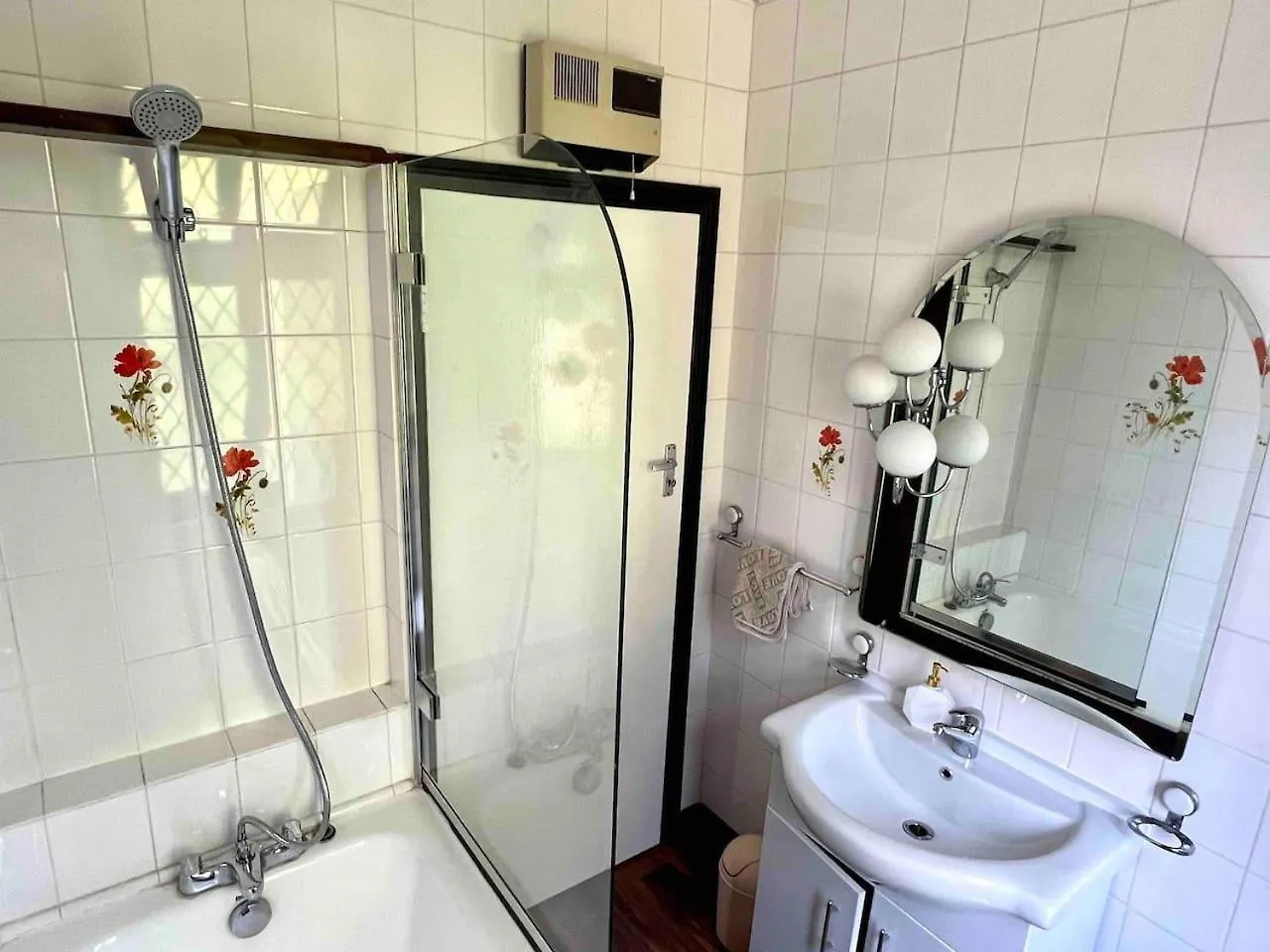 Sleeps 8 Thamefront Gem W Petsok Free Parking Villa Staines-upon-Thames Holiday home
