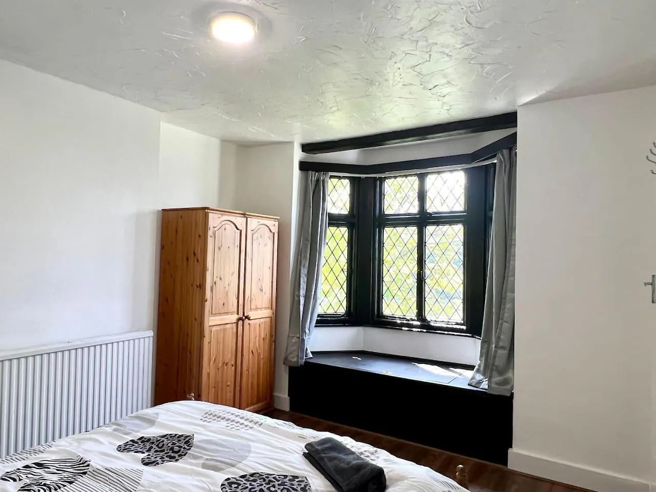 Holiday home Sleeps 8 Thamefront Gem W Petsok Free Parking Villa Staines-upon-Thames United Kingdom