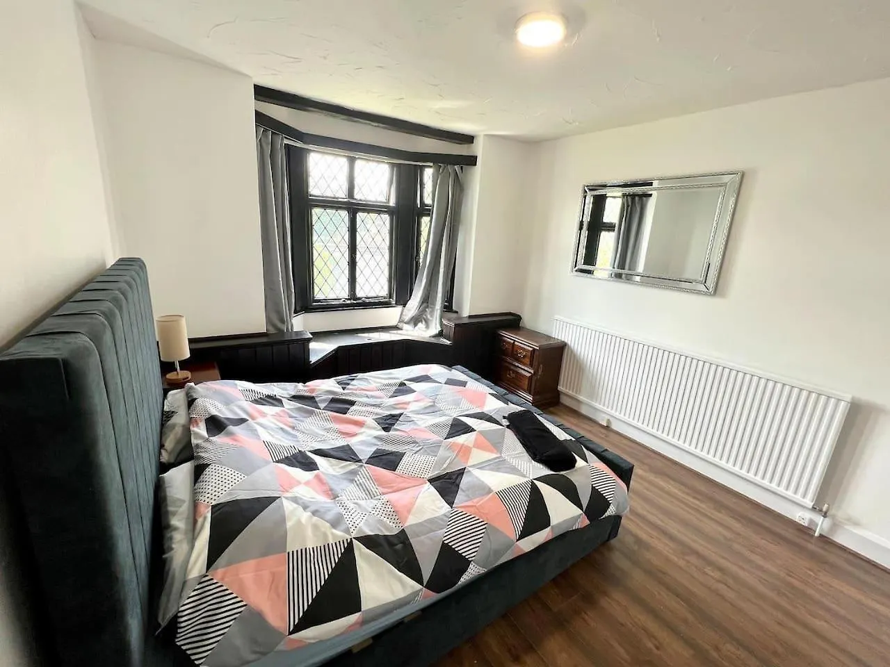Holiday home Sleeps 8 Thamefront Gem W Petsok Free Parking Villa Staines-upon-Thames