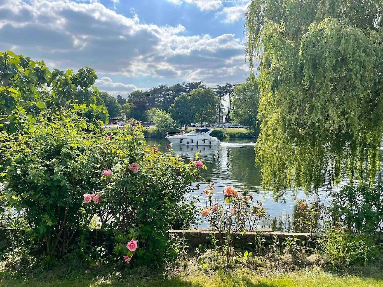 Sleeps 8 Thamefront Gem W Petsok Free Parking Villa Staines-upon-Thames Holiday home