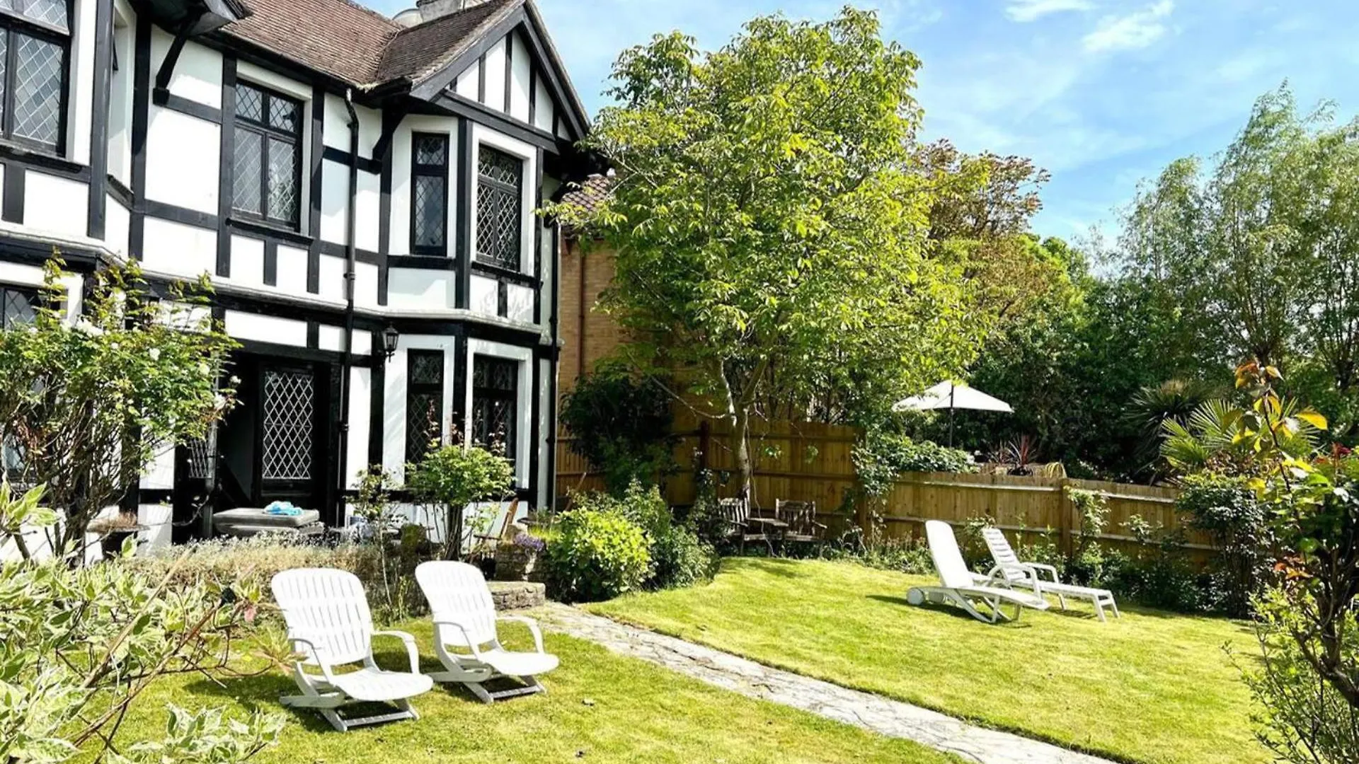 Holiday home Sleeps 8 Thamefront Gem W Petsok Free Parking Villa Staines-upon-Thames