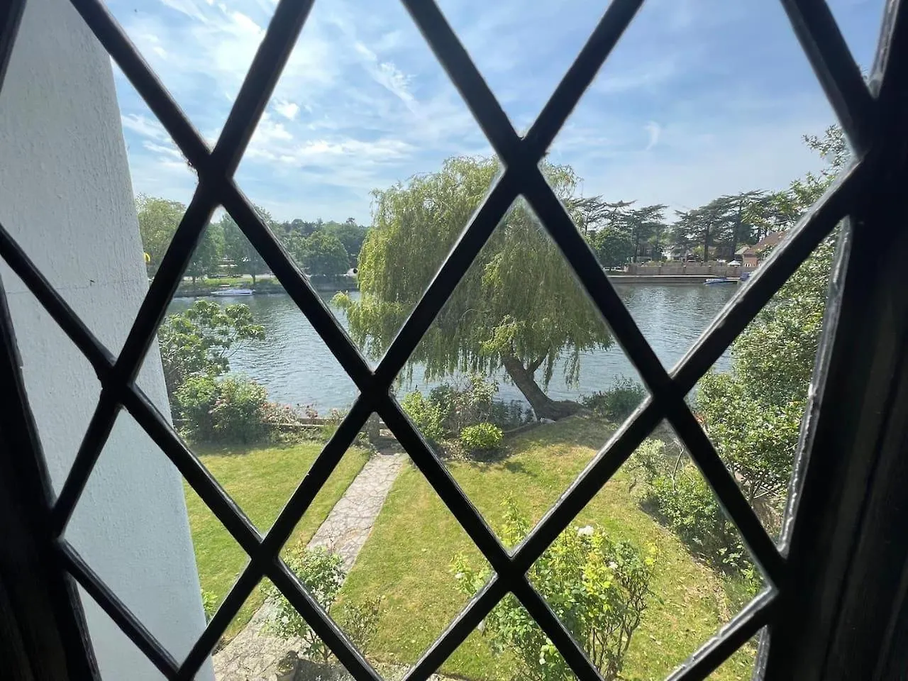 Holiday home Character Home By River Thames Staines-upon-Thames United Kingdom